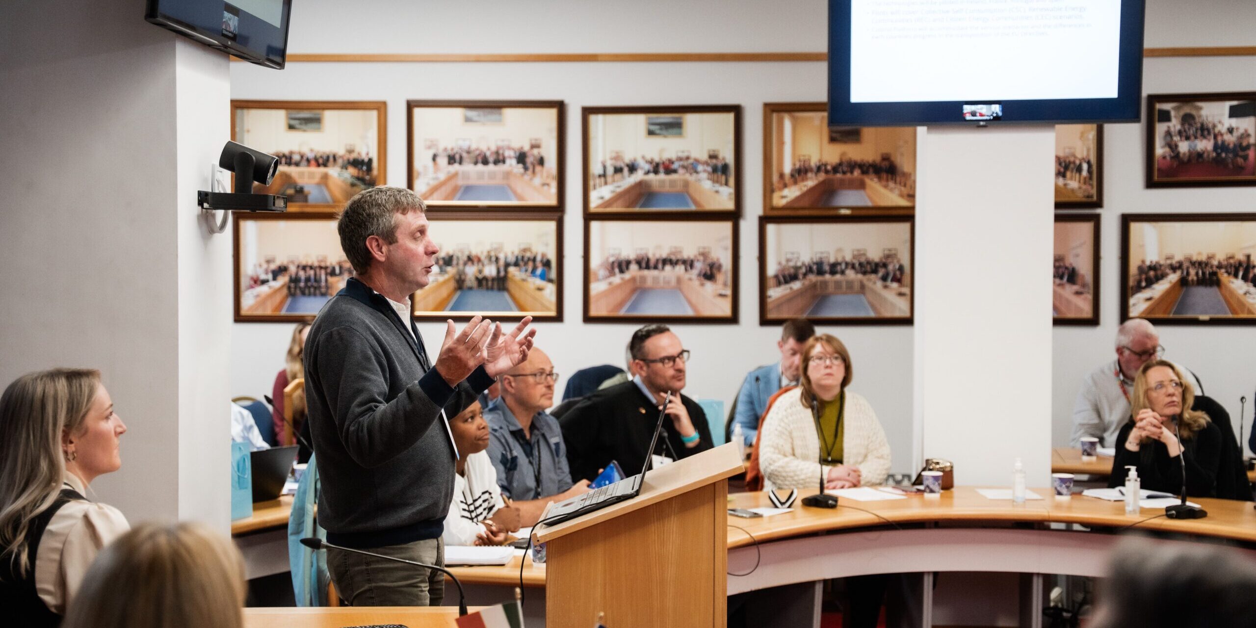 A7401932 Sean Lyons presenting at a conference